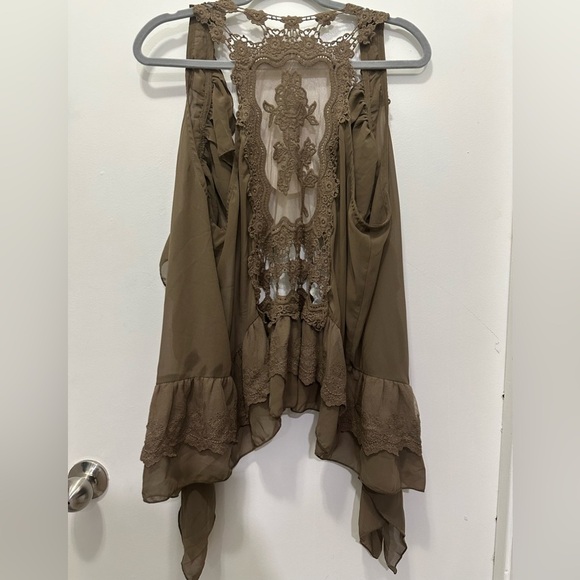 New! Umgee Olive Lace Ruffle Vest Sz M/L - Picture 3 of 5